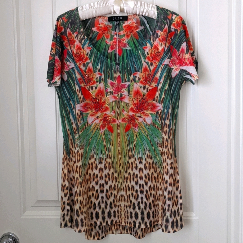 Bleu Printed Floral Leopard Vneck Tshirt